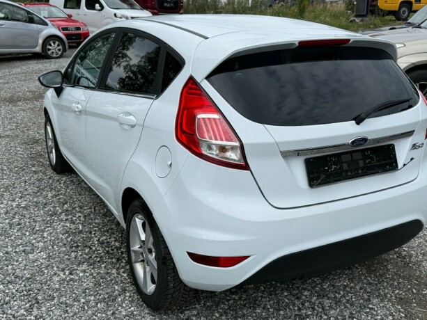 ford-fiesta-bensin-2016-big-10