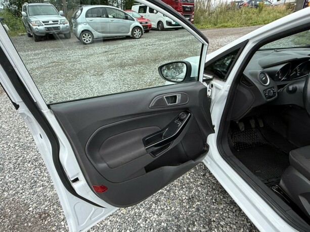 ford-fiesta-bensin-2016-big-14