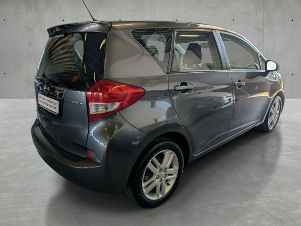 subaru-trezia-bensin-2012-big-3