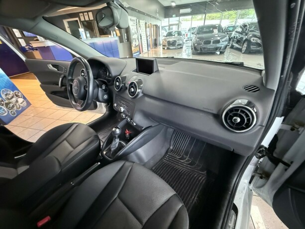 audi-a1-bensin-2013-big-28