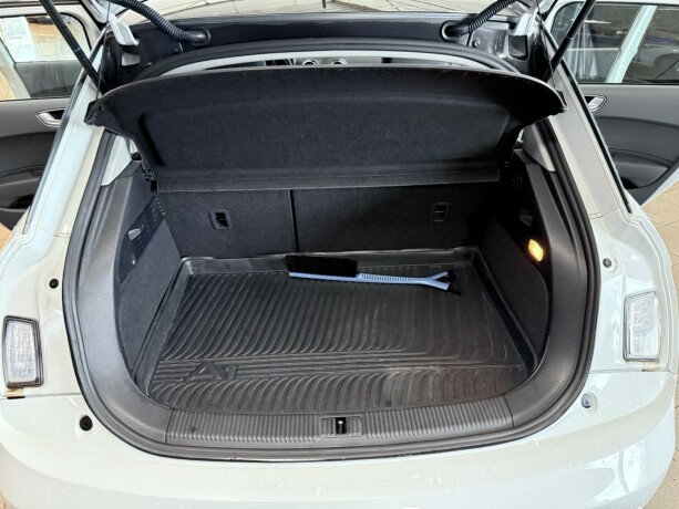 audi-a1-bensin-2013-big-32