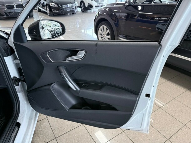audi-a1-bensin-2013-big-26