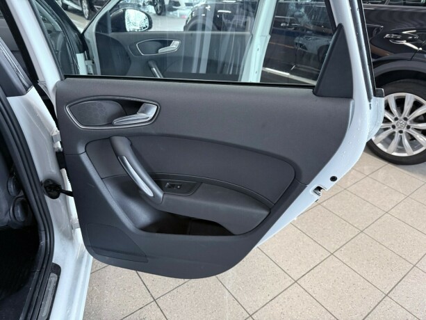 audi-a1-bensin-2013-big-29