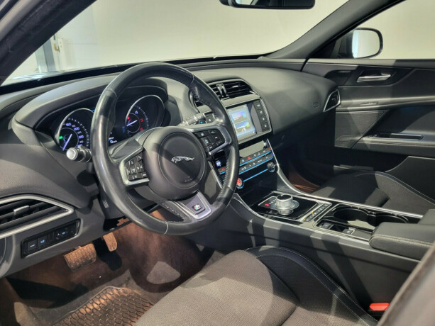 jaguar-xe-diesel-2016-big-13