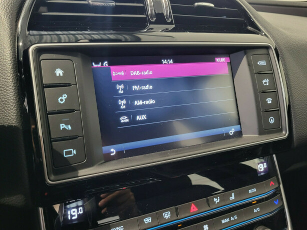 jaguar-xe-diesel-2016-big-19