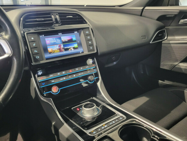 jaguar-xe-diesel-2016-big-16