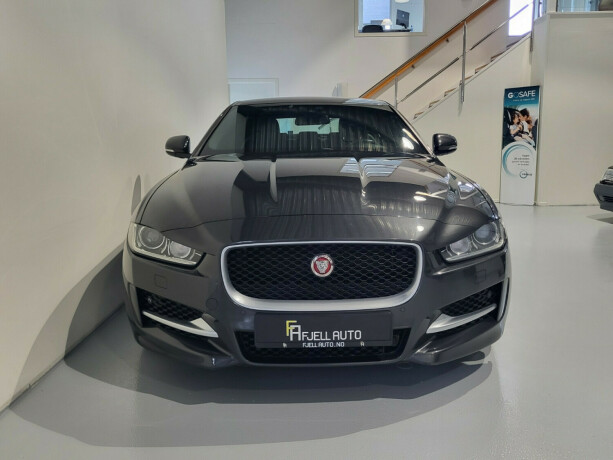 jaguar-xe-diesel-2016-big-2
