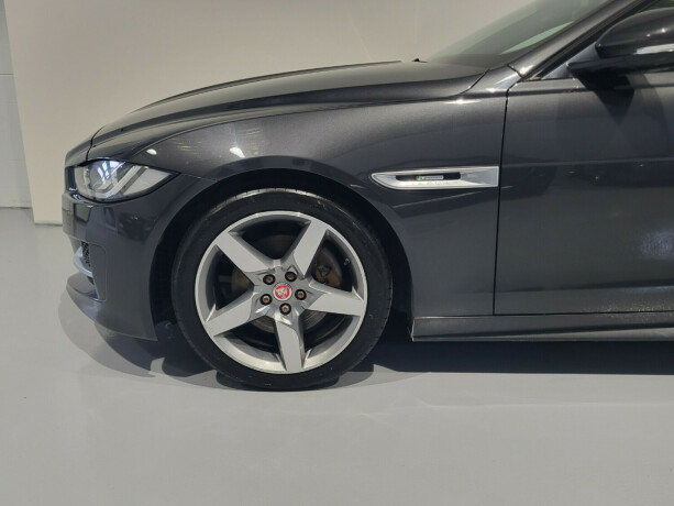 jaguar-xe-diesel-2016-big-6