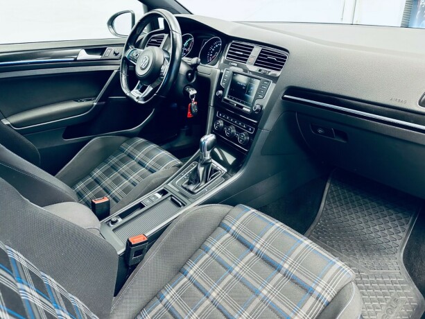 volkswagen-golf-elektrisitetbensin-2016-big-15