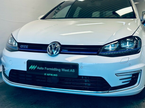 volkswagen-golf-elektrisitetbensin-2016-big-3