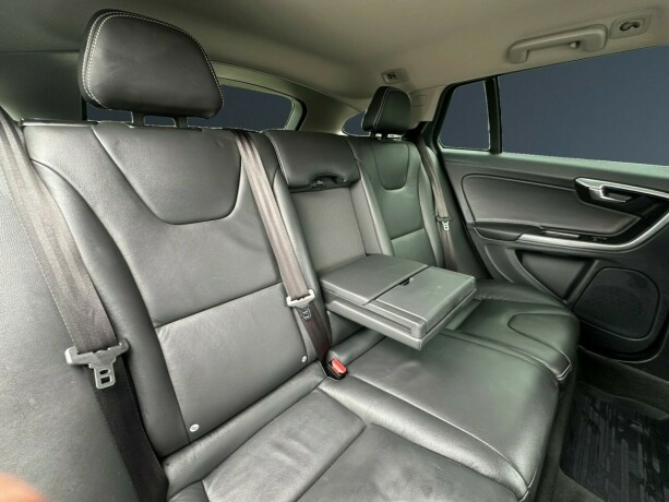 volvo-v60-elektrisitetdiesel-2016-big-16