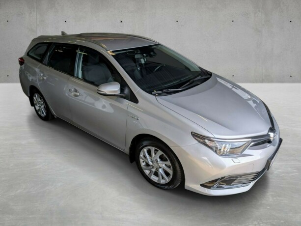 toyota-auris-elektrisitetbensin-2016-big-5