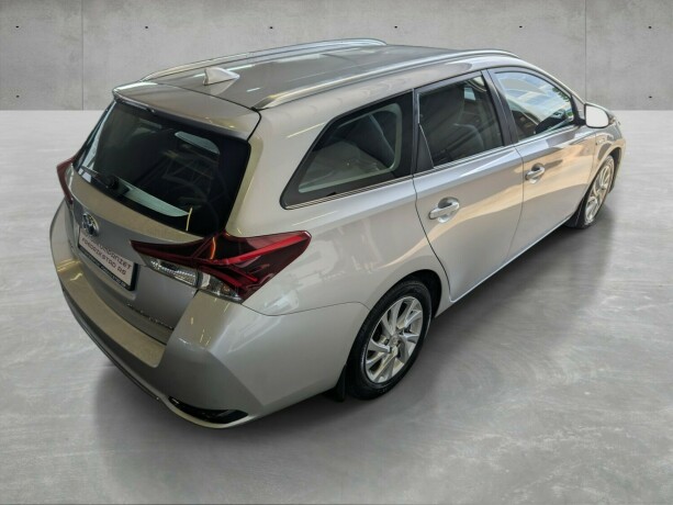 toyota-auris-elektrisitetbensin-2016-big-7
