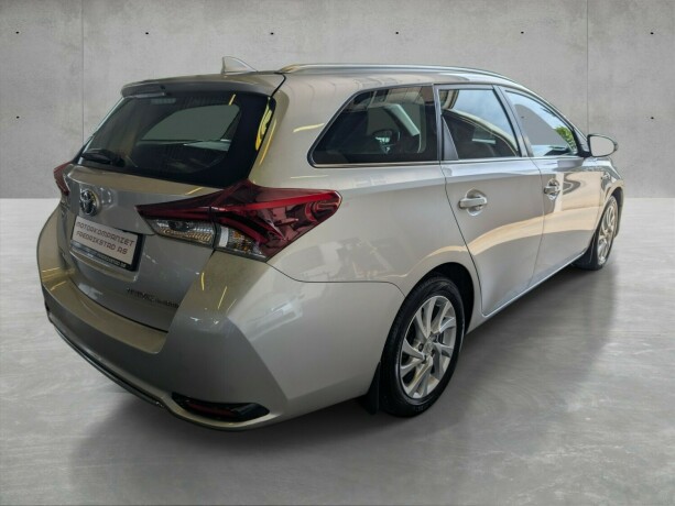 toyota-auris-elektrisitetbensin-2016-big-3