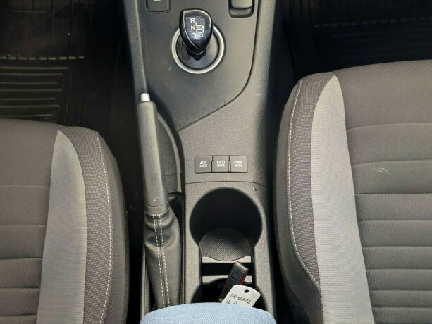 toyota-auris-elektrisitetbensin-2016-big-19