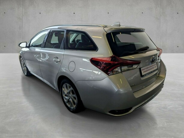 toyota-auris-elektrisitetbensin-2016-big-2