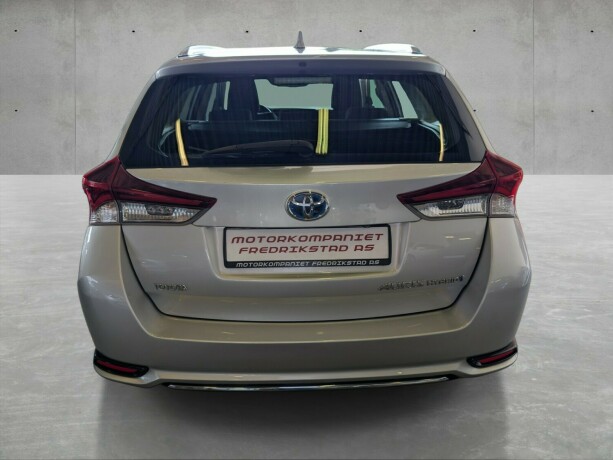 toyota-auris-elektrisitetbensin-2016-big-10