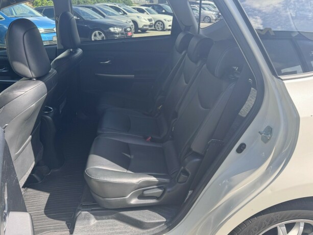 toyota-prius-seven-elektrisitetbensin-2018-big-10