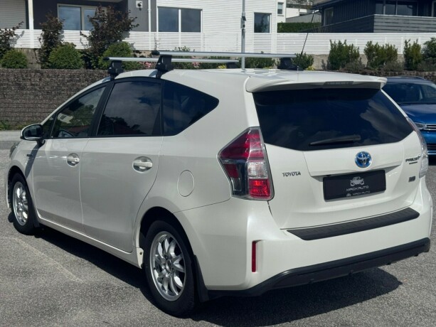 toyota-prius-seven-elektrisitetbensin-2018-big-6