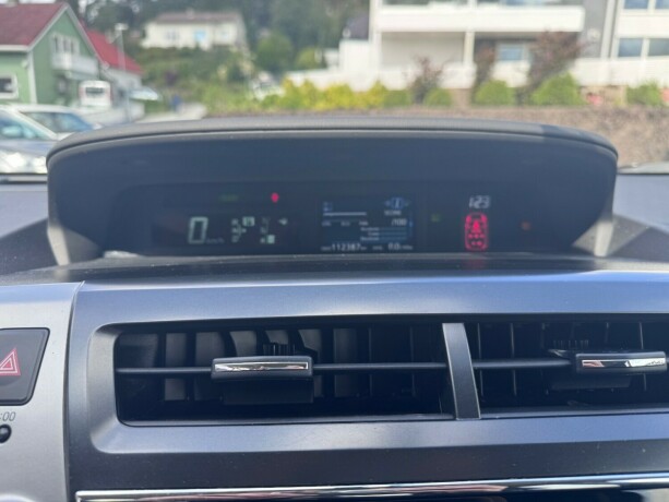 toyota-prius-seven-elektrisitetbensin-2018-big-20