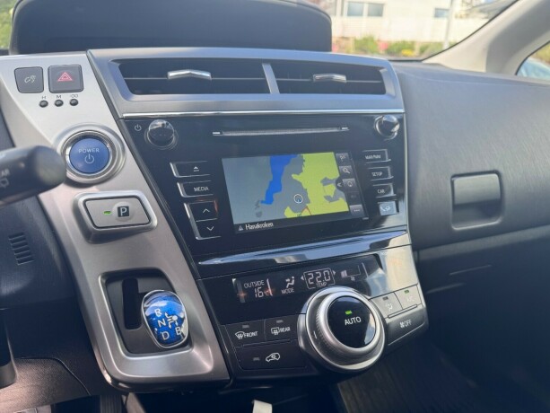 toyota-prius-seven-elektrisitetbensin-2018-big-21