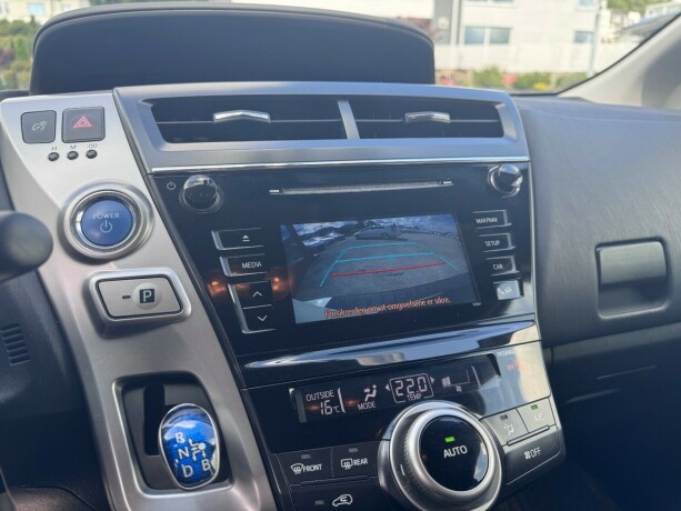 toyota-prius-seven-elektrisitetbensin-2018-big-22
