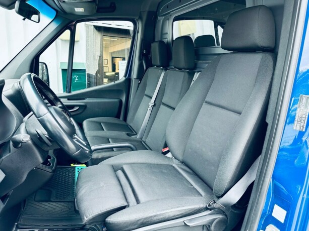 mercedes-benz-sprinter-diesel-2019-big-23