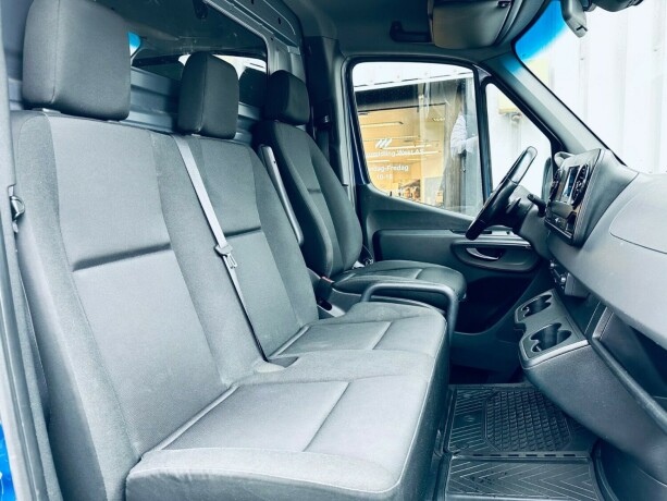 mercedes-benz-sprinter-diesel-2019-big-25