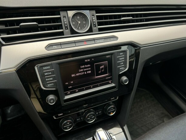 volkswagen-passat-elektrisitetbensin-2016-big-21