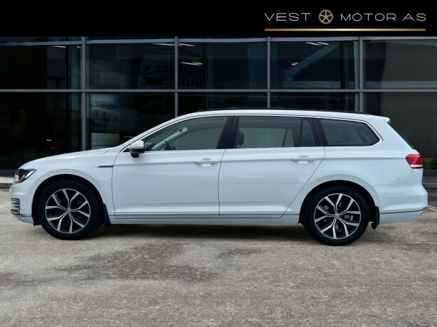 volkswagen-passat-elektrisitetbensin-2016-big-3
