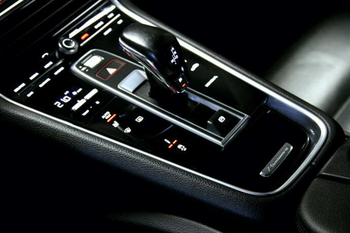 porsche-panamera-elektrisitetbensin-2018-big-14