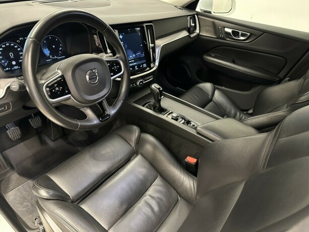 volvo-v60-diesel-2019-big-3