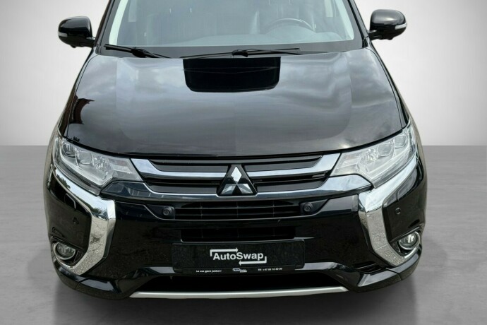 mitsubishi-outlander-elektrisitetbensin-2016-big-3