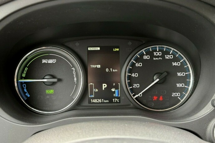 mitsubishi-outlander-elektrisitetbensin-2016-big-21