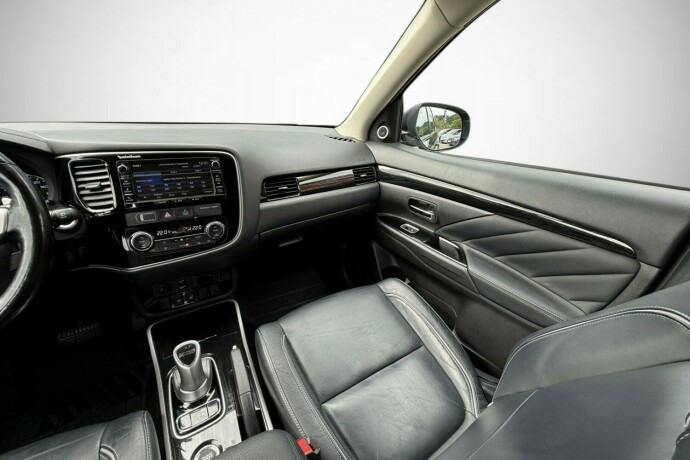 mitsubishi-outlander-elektrisitetbensin-2016-big-38