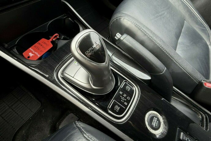mitsubishi-outlander-elektrisitetbensin-2016-big-23