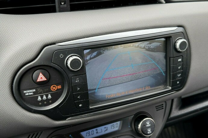 toyota-yaris-elektrisitetbensin-2017-big-23