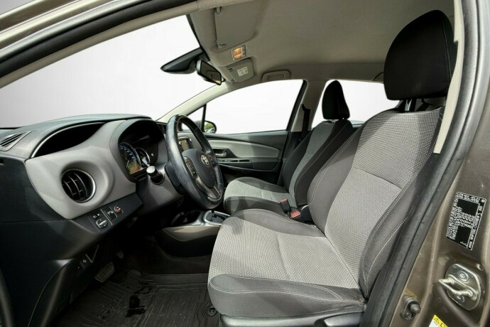 toyota-yaris-elektrisitetbensin-2017-big-12