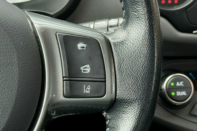 toyota-yaris-elektrisitetbensin-2017-big-34