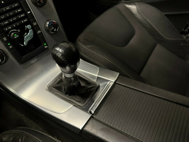 volvo-s60-diesel-2011-big-23
