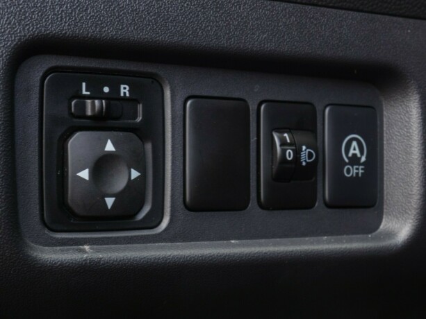 mitsubishi-space-star-bensin-2013-big-36