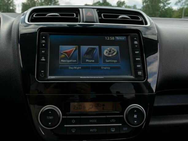 mitsubishi-space-star-bensin-2013-big-31