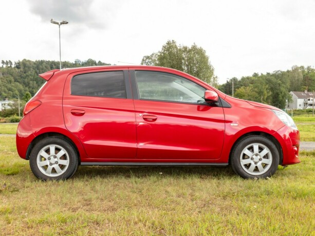 mitsubishi-space-star-bensin-2013-big-6