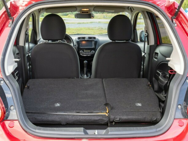 mitsubishi-space-star-bensin-2013-big-26