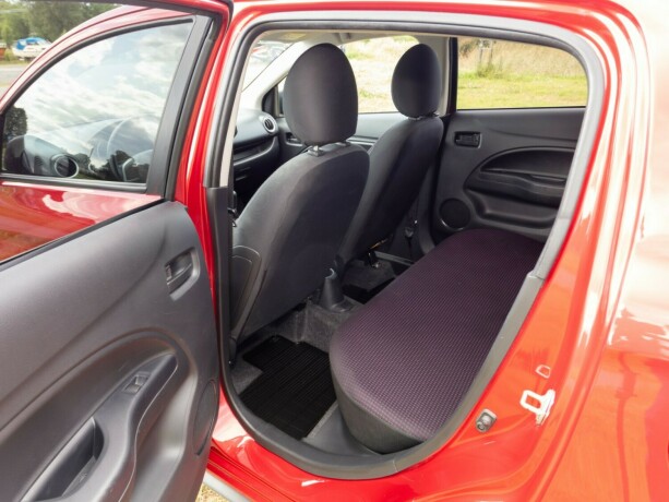 mitsubishi-space-star-bensin-2013-big-15