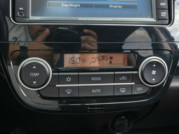 mitsubishi-space-star-bensin-2013-big-33