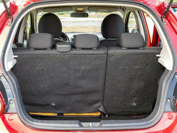 mitsubishi-space-star-bensin-2013-big-25