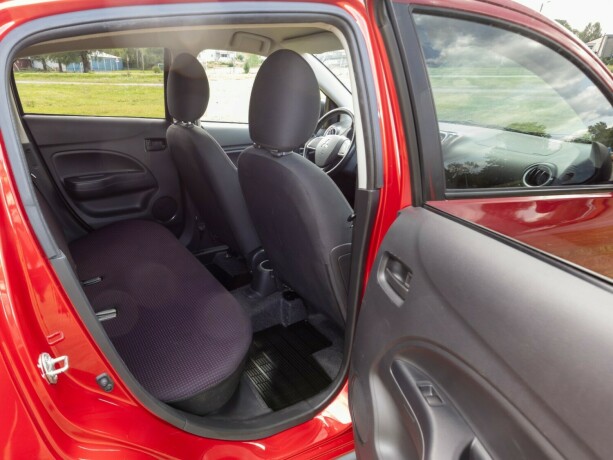 mitsubishi-space-star-bensin-2013-big-22