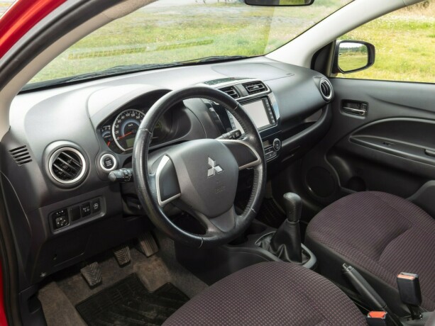 mitsubishi-space-star-bensin-2013-big-11