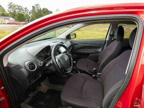 mitsubishi-space-star-bensin-2013-big-10